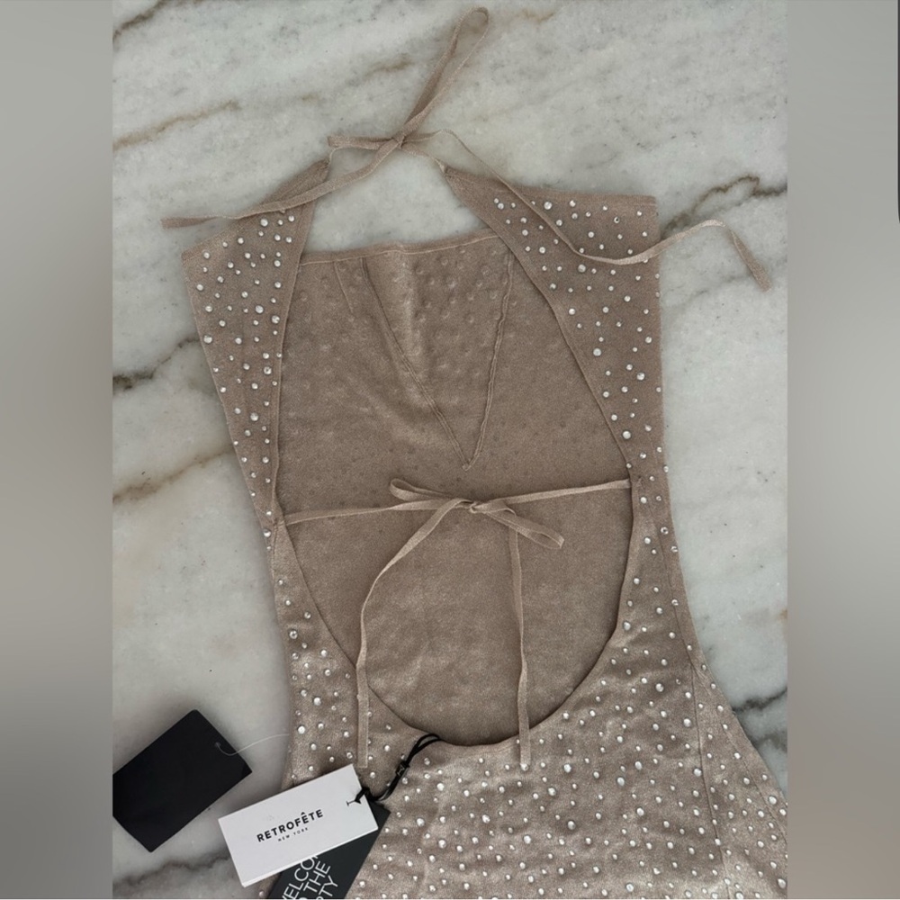 Elegant Beige Halter Dress - Picture 4 of 4